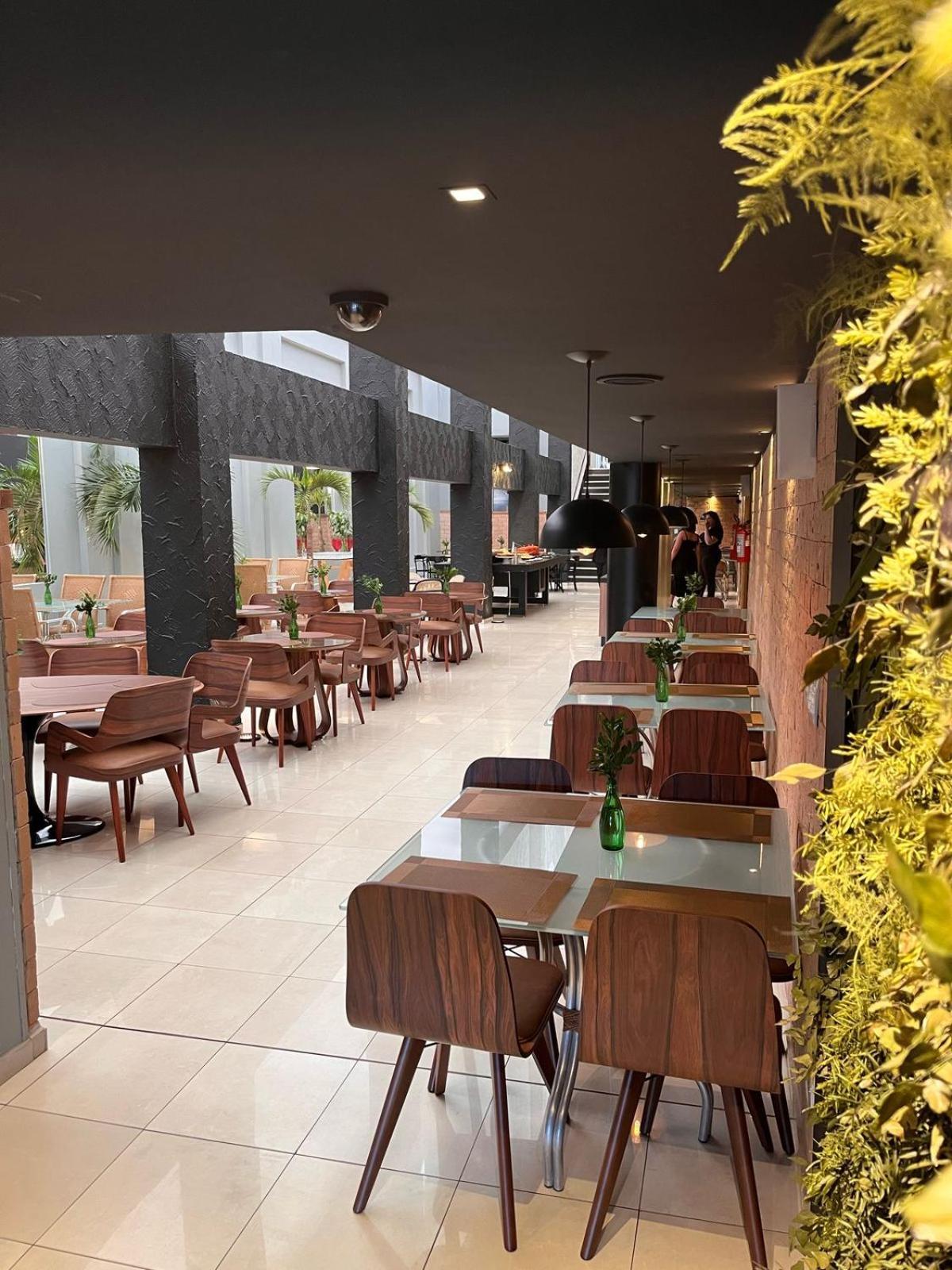 绿洲大厦酒店 里贝朗普雷托 外观 照片
